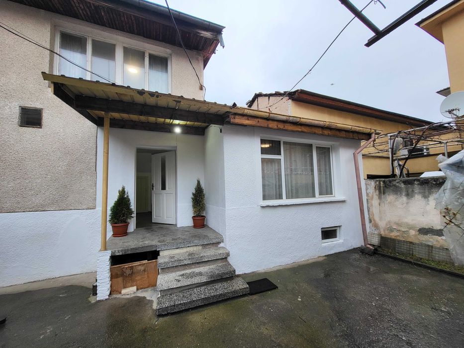 Продава къща в гр.Пещера