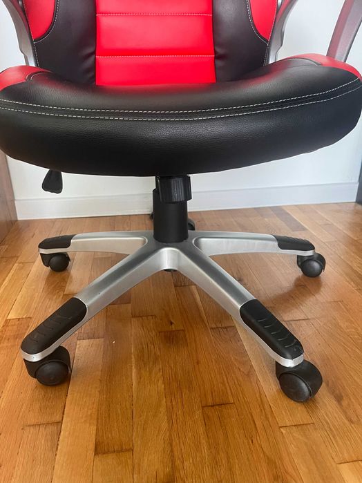 Геймърски Стол За Компютър Черно И Червено Кожен, няма забележки