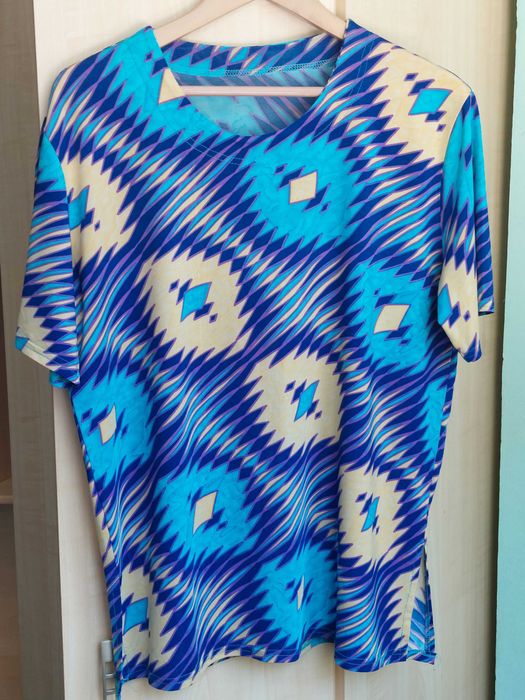 Тънки летни блузи с къс ръкав