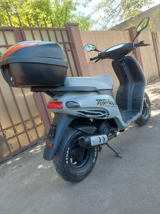 Vând Piaggio tiphoon.