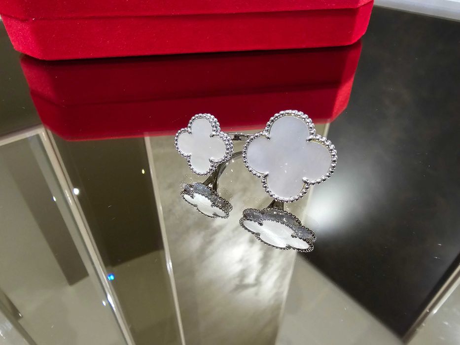 Van Cleef & Arpels VCA Silver Mother Magic Two Clovers Дамски Пръстен