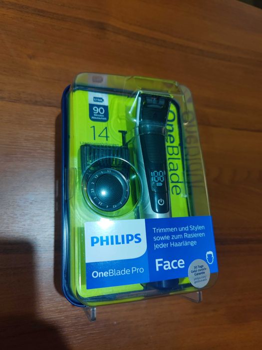 Тример PHILIPS One Blade PRO QP6520 чисто нов