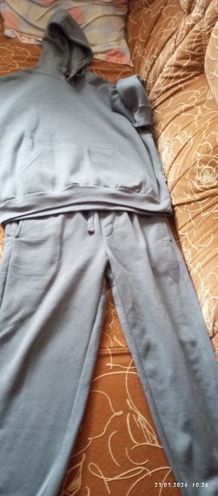Продам молодежный спортивный костюм