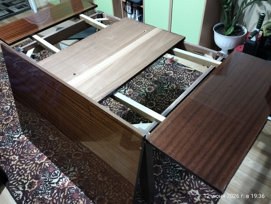 Продам советский раздвижной стол.