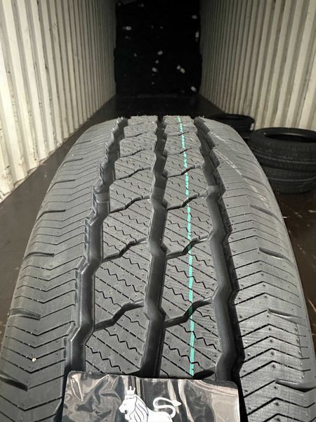 Нови Всесезонни Бусови Гуми Arivo Vanderful A/S 235/65R16C