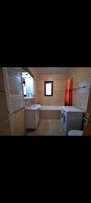 Închiriez apartament 3 camere