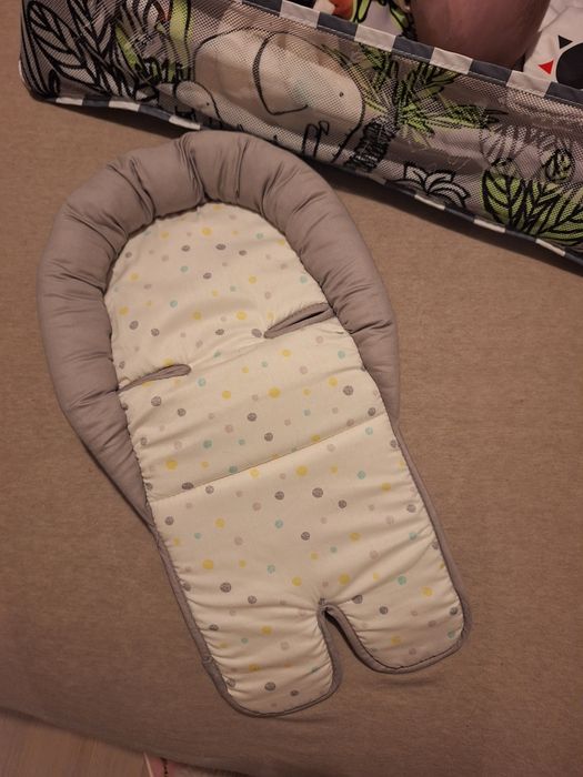 Подложка за стол за новородено