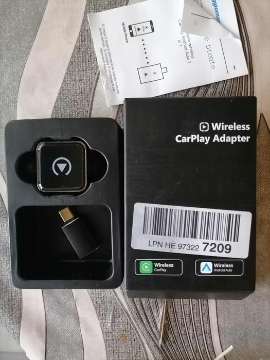 Безжичен адаптер за CarPlay и Android Auto