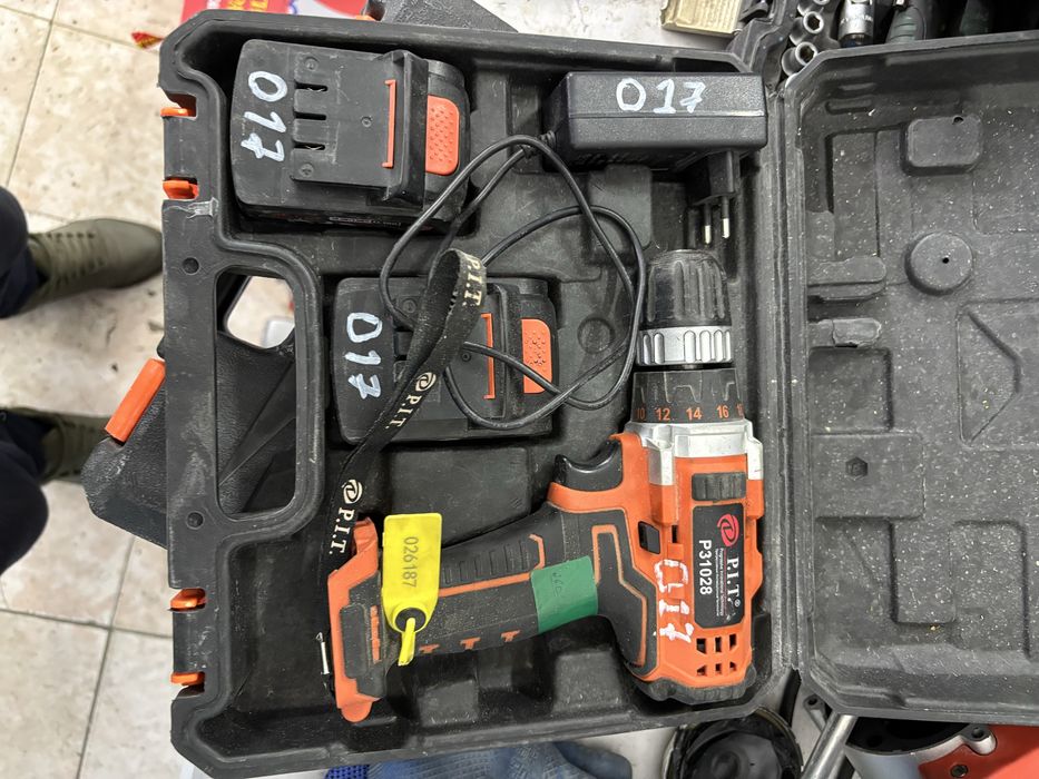 Шуруповерт аккумулятор