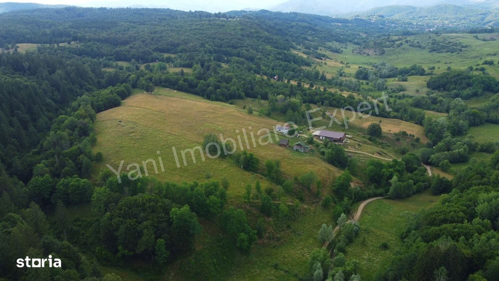 Fermă de animale + teren de vânzare în comuna Bughea de Jos, Argeș.