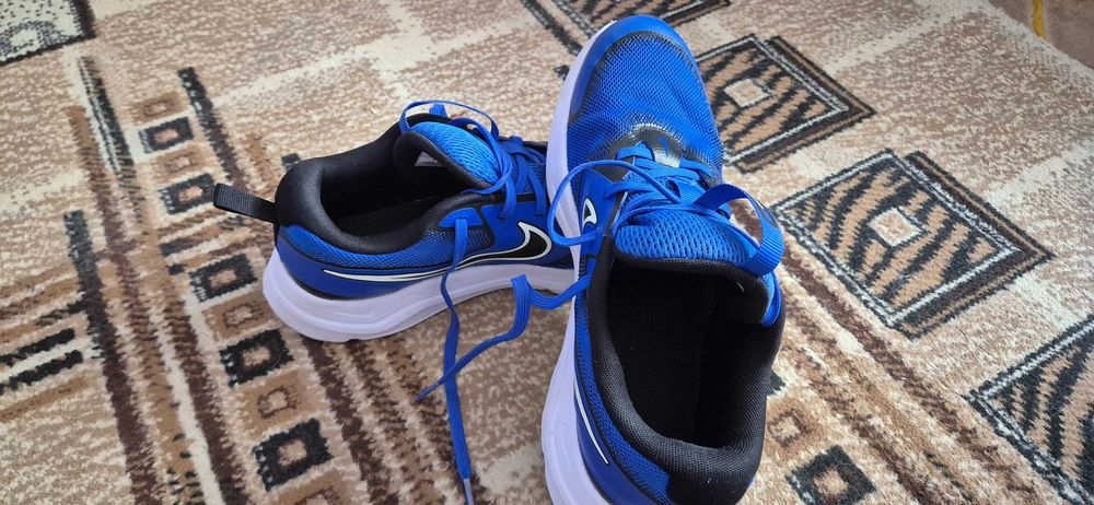 Маратонки Nike cosmic runner