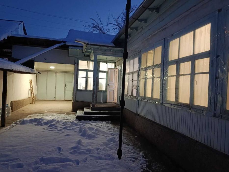 Олмазор охунбобоев 2 сот 4 хона фасад 10 метр Нархи 70000 у.е