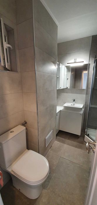 Inchiriez apartament 3 camere ultracentral - zona Romal - Campina