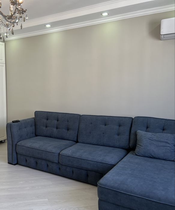 Диван 5 местный.