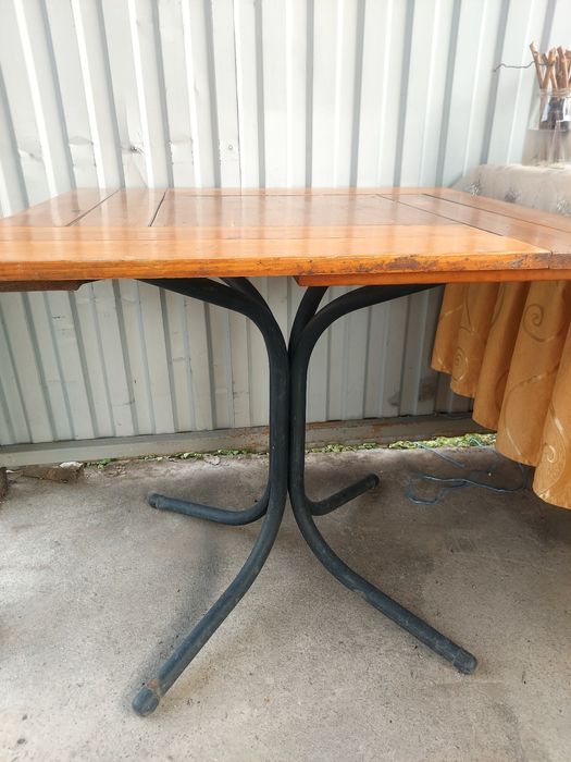 Продам стол в хорошем состоянии