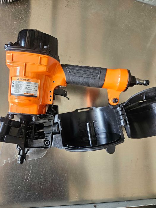 Пневматичен пистолет за ролкови пирони