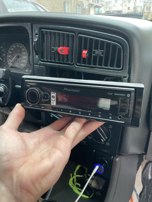 Автомагнитолоа пионер