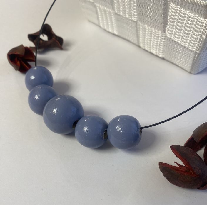 Colier cu margele de lemn pictate manual