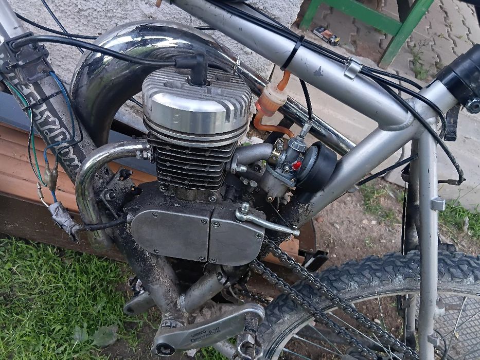 Vand bicicleta cu motor 80cc tuning