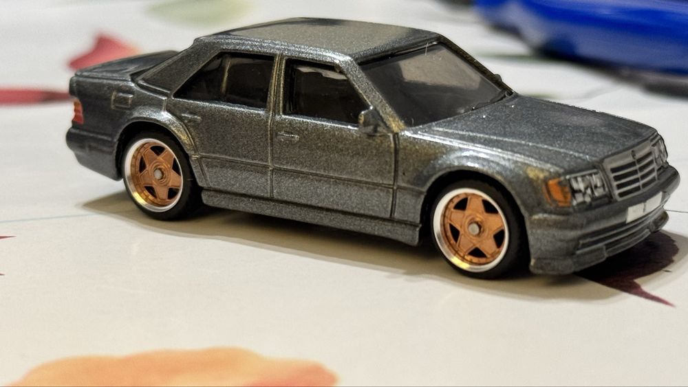 Кастомный Hotwheels W124 E500