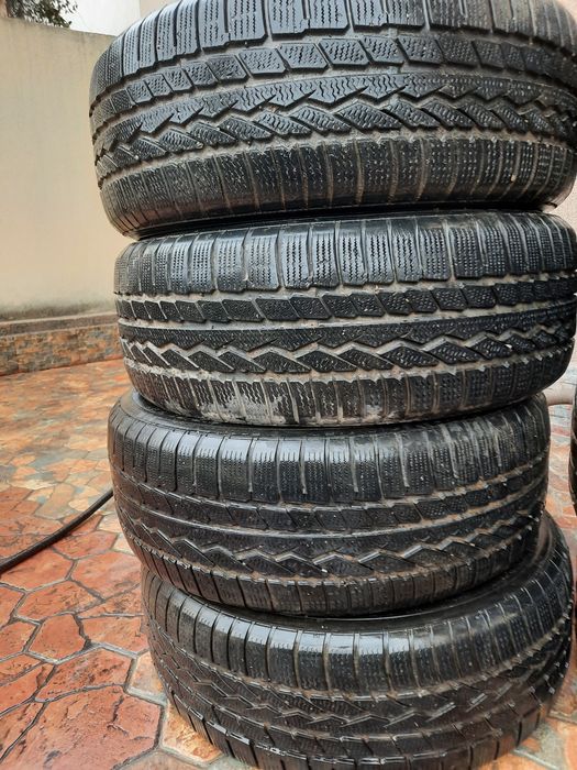 Vand set anvelope iarna 215/60/17 la SUPER PRET!