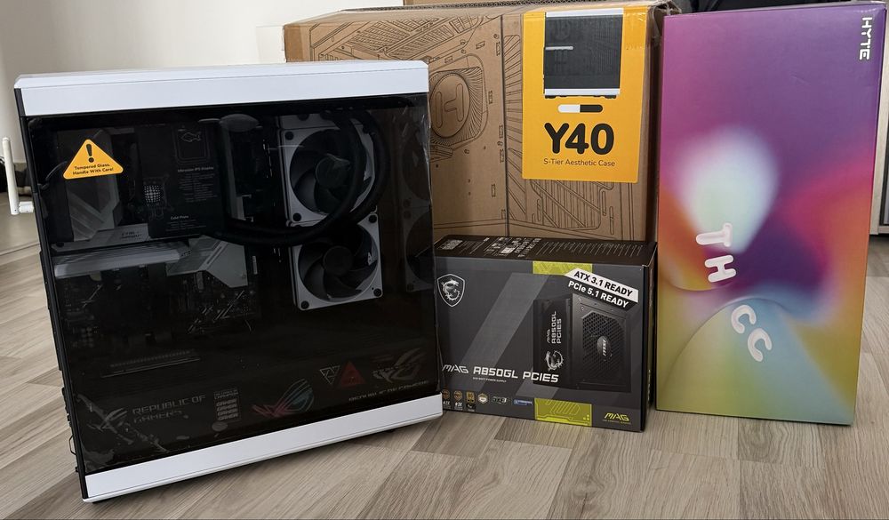 PC gaming white build