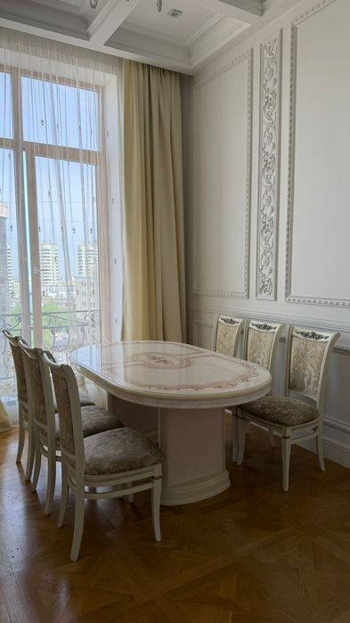 Продам стол и 6 стульев (Италия)