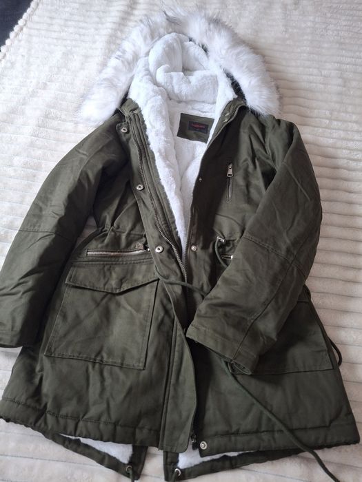 Зелена парка с обемна качулка!