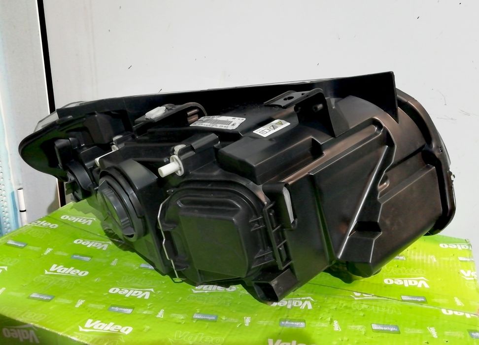 Фар Фарове за БМВ Х1 Е84 / BMW X1 E84 Bi-Xenon.