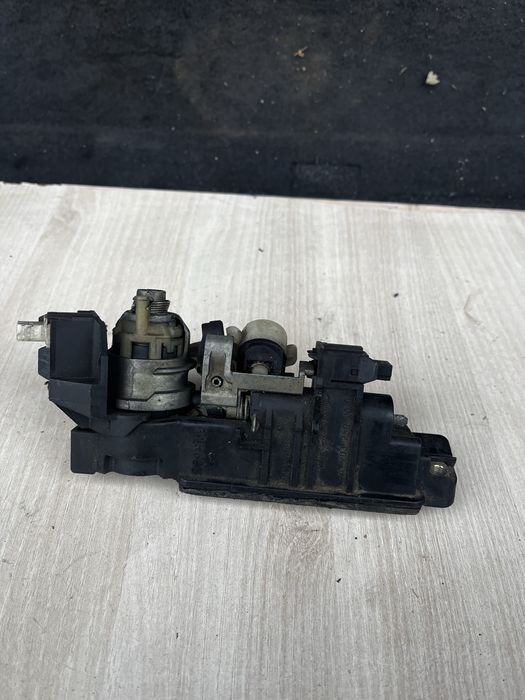 Broasca portbagaj Mercedes E class W211