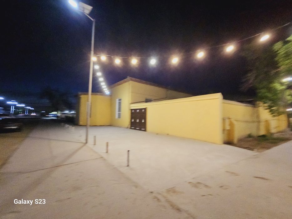 Нотурар бино сотилади