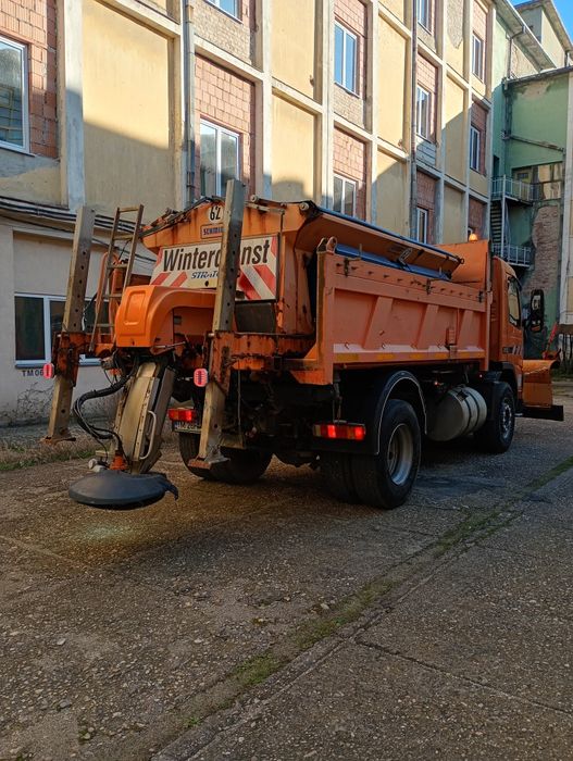 Vând.volvo basculabil cu lama și sărăriță