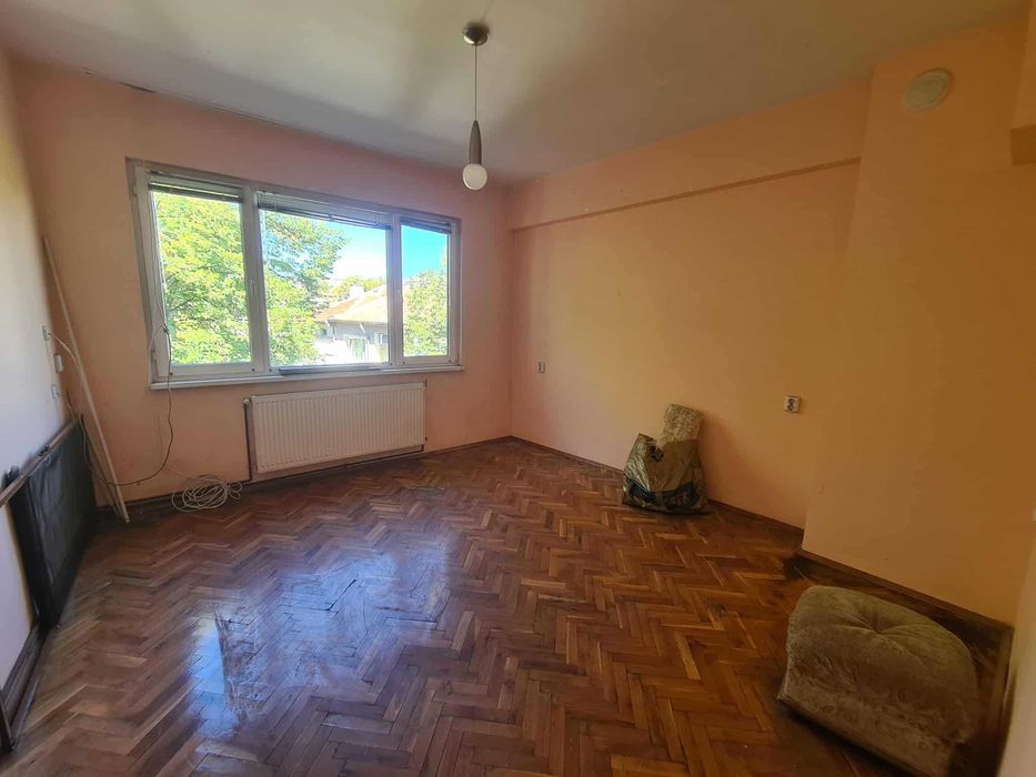 Многостаен Апартамент с Гараж – кв. Училищни, гр. Хасково