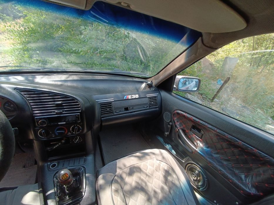 Продам машину BMW e36 318i