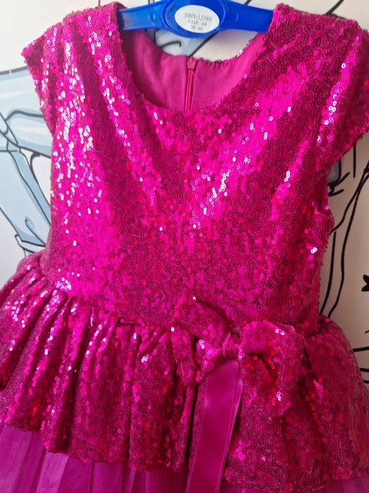 Продам платье на девочку на 4-5 лет