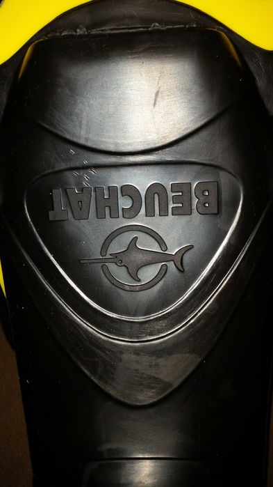 НОВИ Професионални плавници Beuchat,Италия, размер  40-41+.