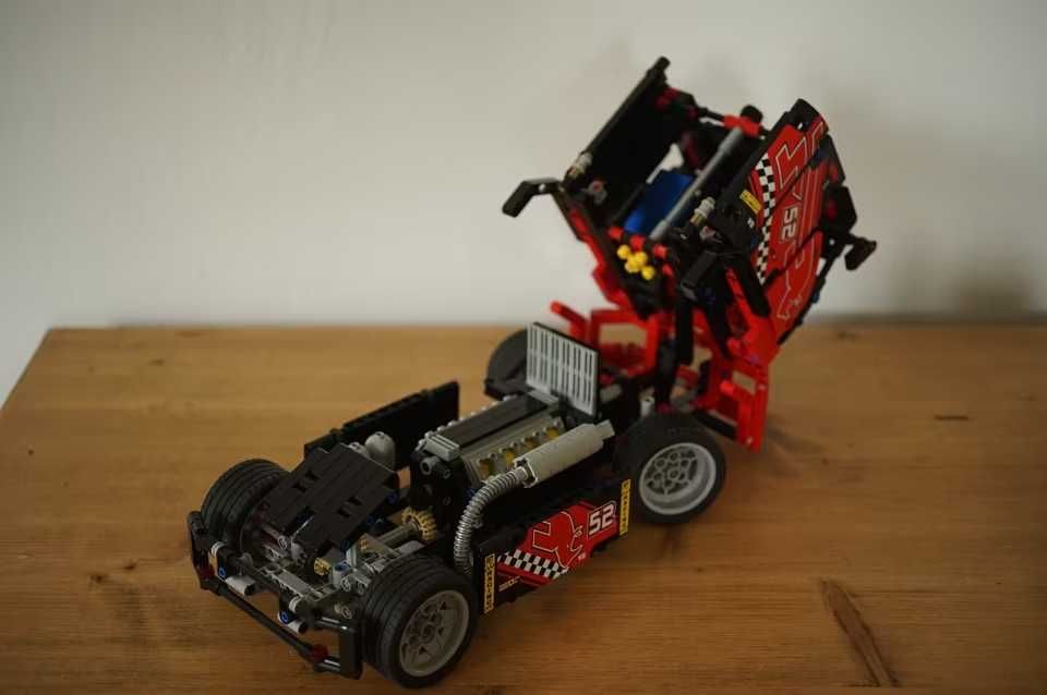 Lego Tehnic 8041: Race Truck