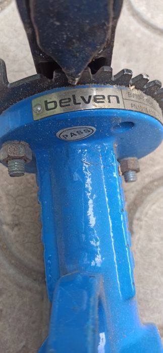 Продам задвижки поворотные