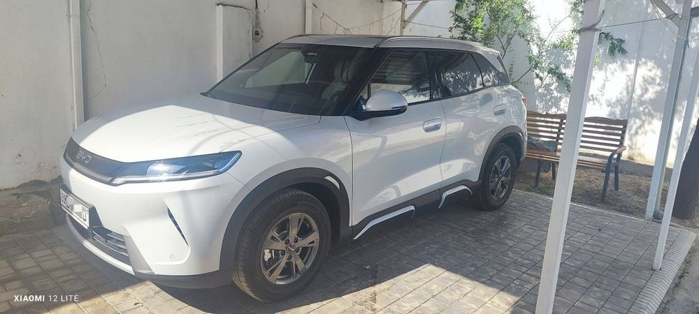 BYD Yuan Up DM-i новая