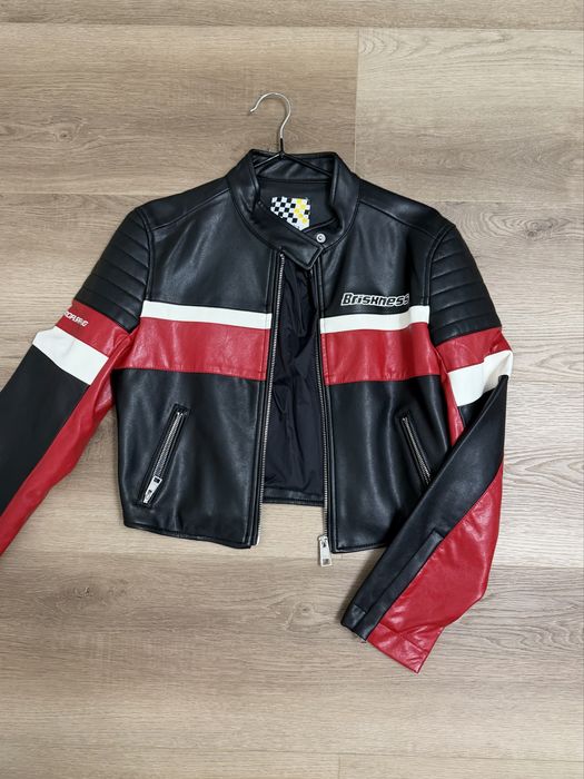 укороченная кожаная куртка bershka