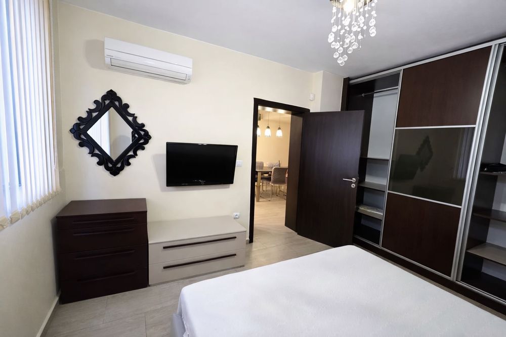 Луксозен тристаен апартамент под наем – 120 кв.м