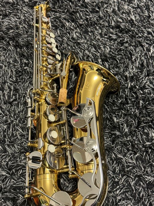 Vand/ schimb diverse saxofoane alto