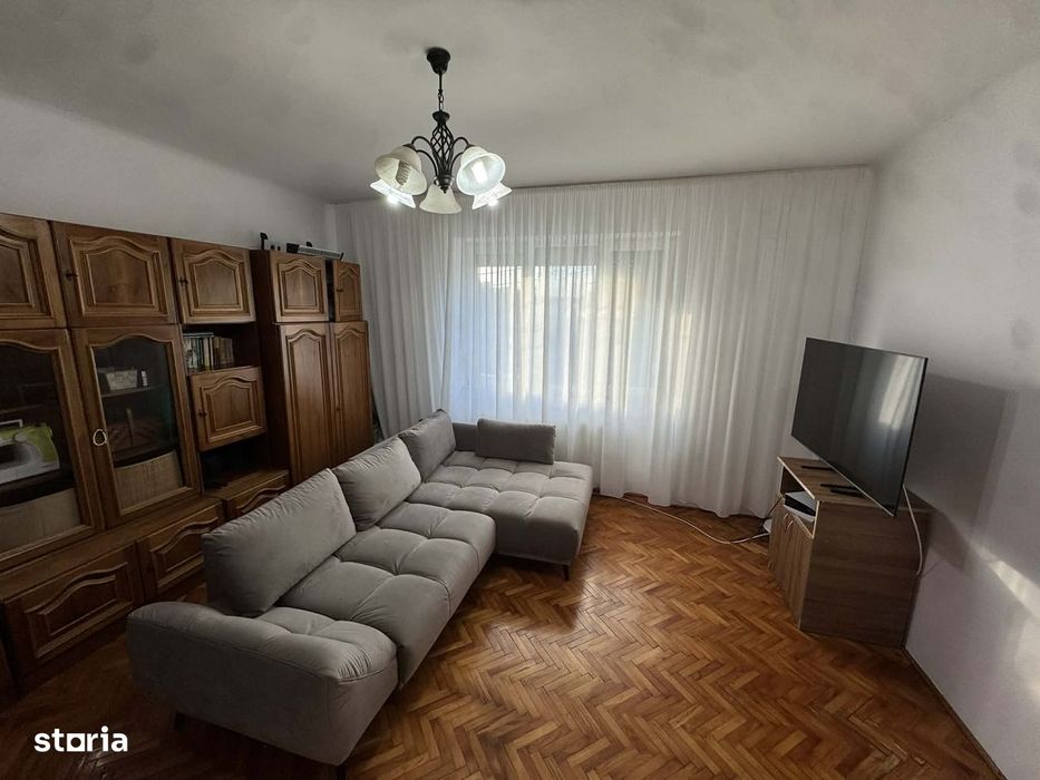Apartament in asociatie + garaj si beci , etaj 1 , zona Piata Mica
