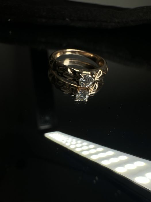 Золотое кольцо с бриллиантом