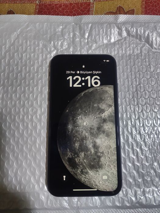 iPhone 11 64GB – много запазен, кутия + аксесоари