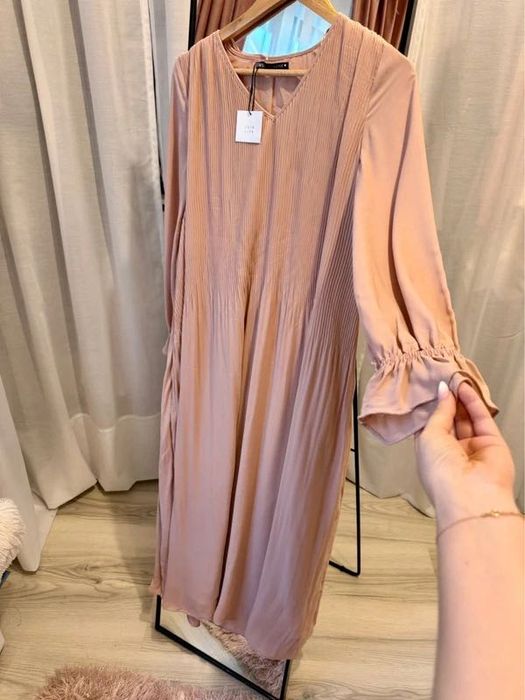 Rochie lunga din voal cu pliuri roz pudra somon zara marimea S noua