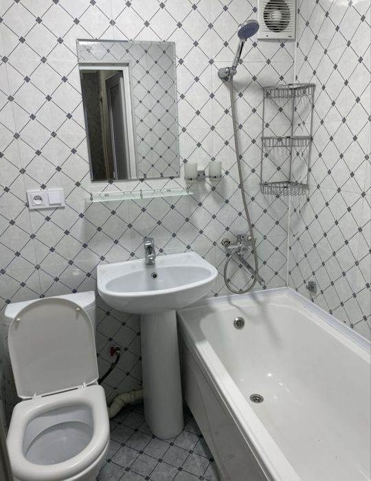 Срочно! Квартира на метро Космонавт 2/1/4 общ пл 55м ,балкон 2*6