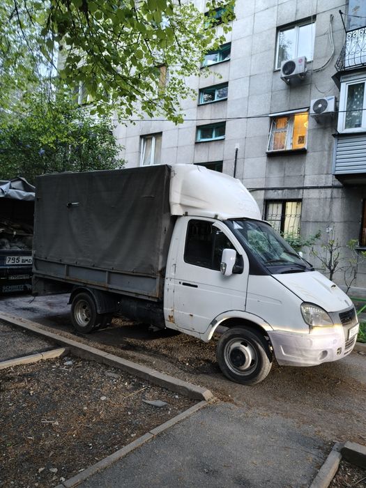 Вывоз мусора. Газель с грузчиками.