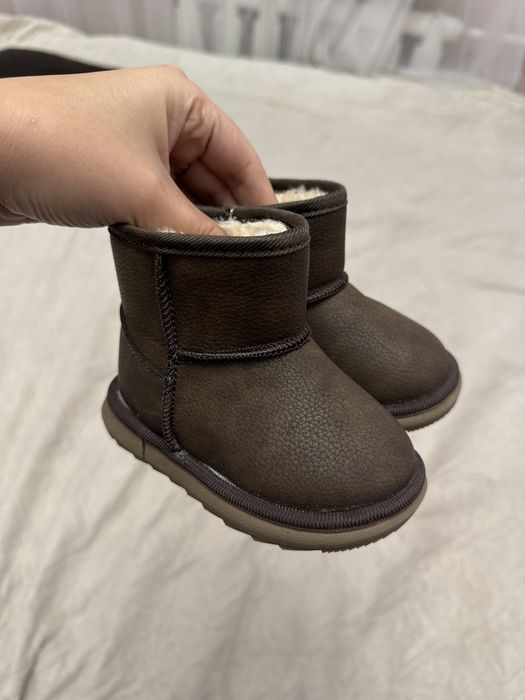 Продам детские угги