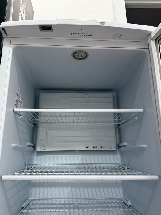 Холодильник для витрины